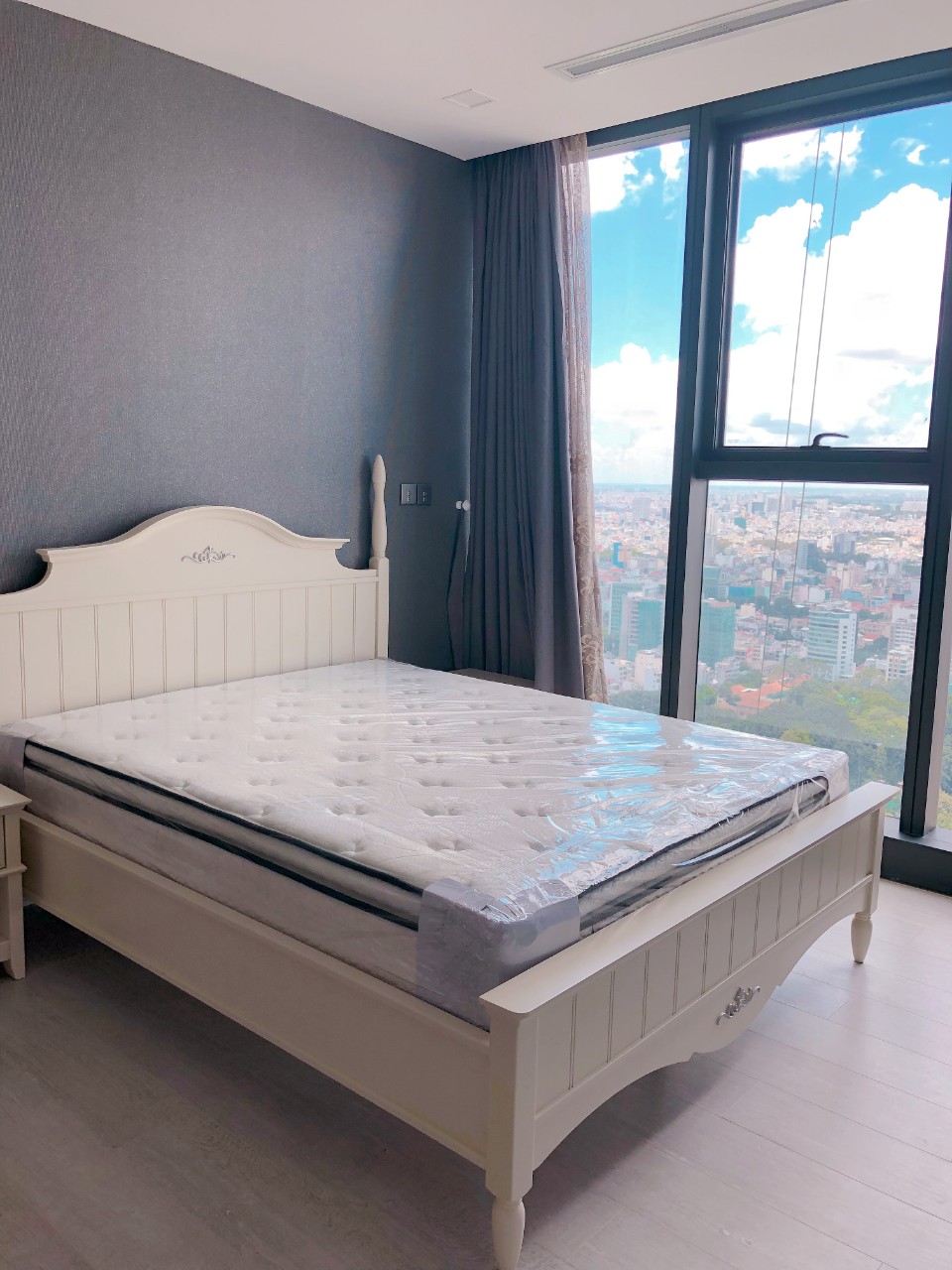 VINHOMES GOLDEN RIVER, 3 BEDROOM, FULLY FURNISHED, RIVER VIEW image