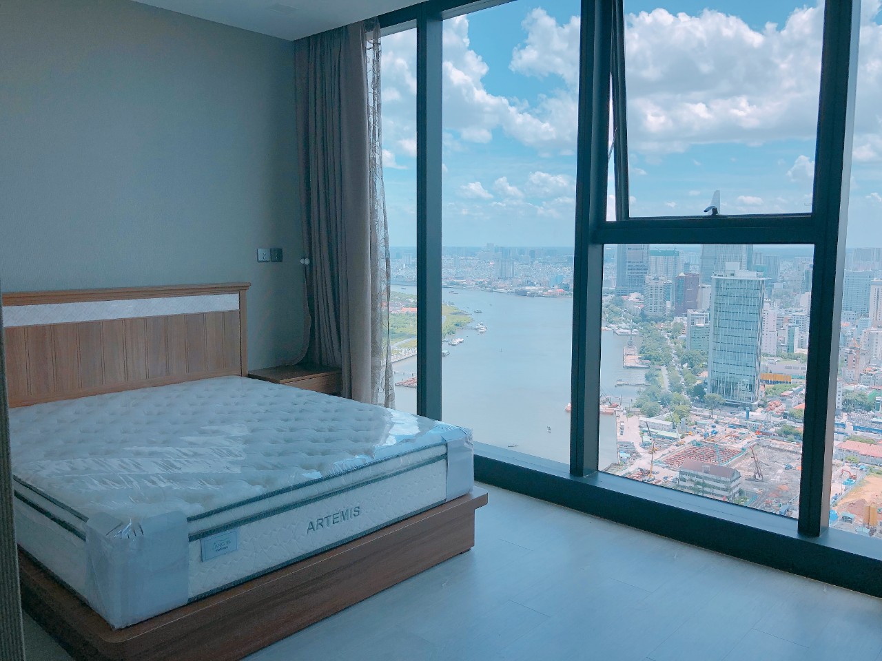 VINHOMES GOLDEN RIVER, 3 BEDROOM, FULLY FURNISHED, RIVER VIEW image