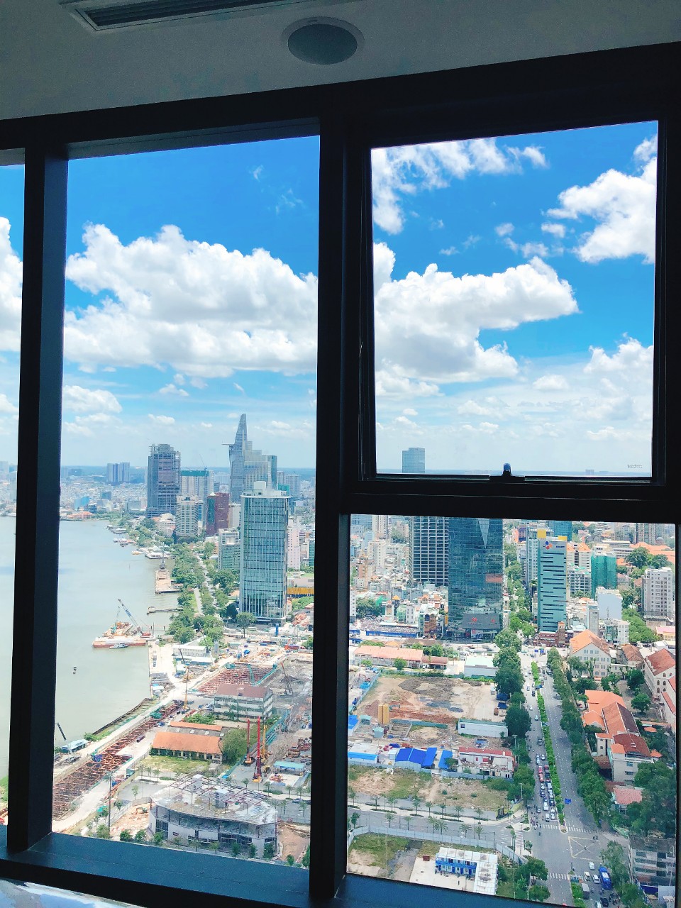 VINHOMES GOLDEN RIVER, 3 BEDROOM, FULLY FURNISHED, RIVER VIEW image