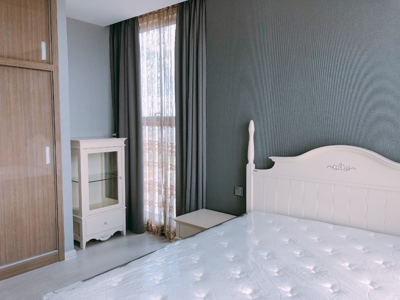 VINHOMES GOLDEN RIVER, 3 BEDROOM, FULLY FURNISHED, RIVER VIEW image