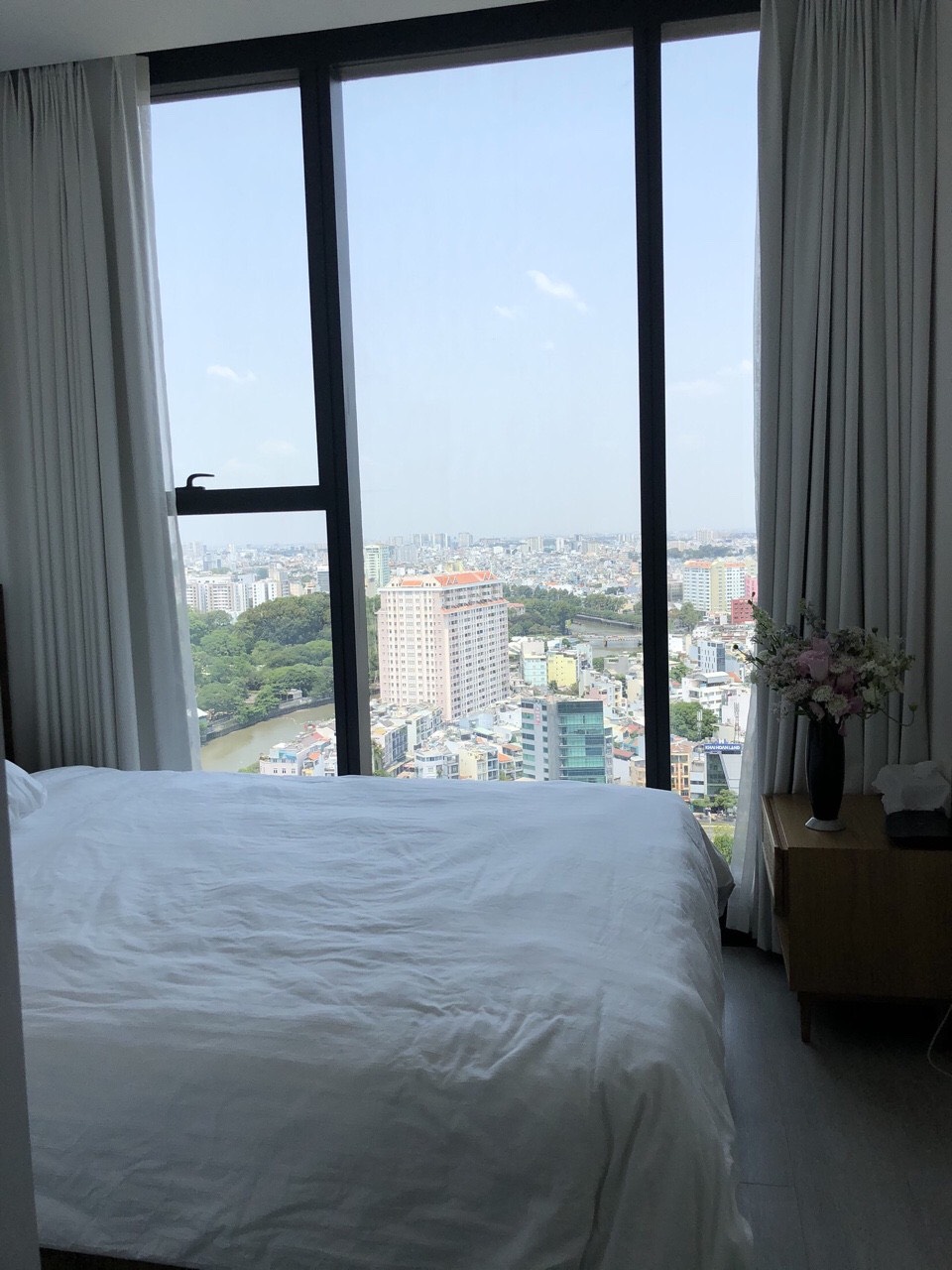 VINHOMES GOLDEN RIVER, 3 PHÒNG NGỦ, ĐẦY ĐỦ NỘI THẤT, VIEW SÔNG VÀ QUẬN 1 image