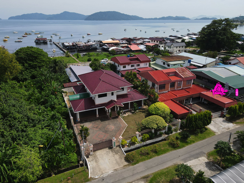 Tanjung aru Nice Garden Big Carporch Bangolow For Sale