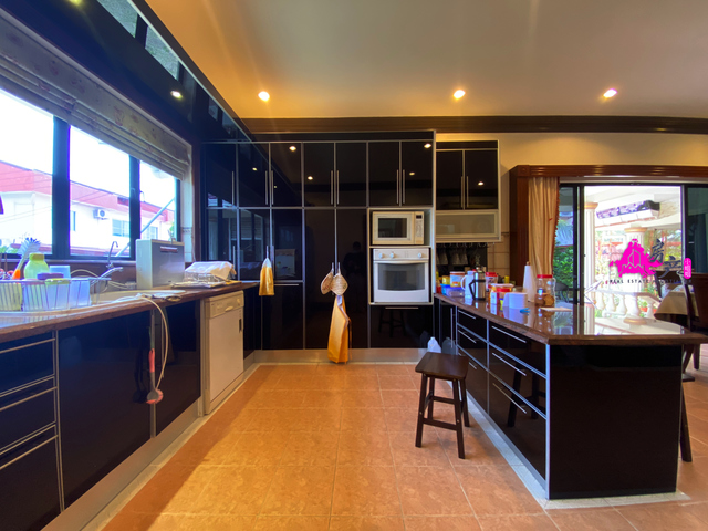 Tanjung aru Nice Garden Big Carporch Bangolow For Sale image