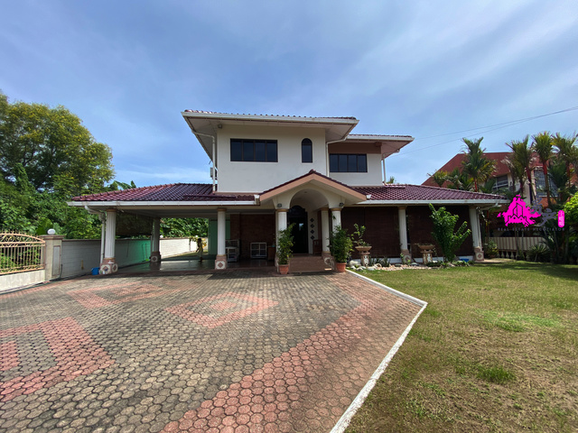 Tanjung aru Nice Garden Big Carporch Bangolow For Sale image