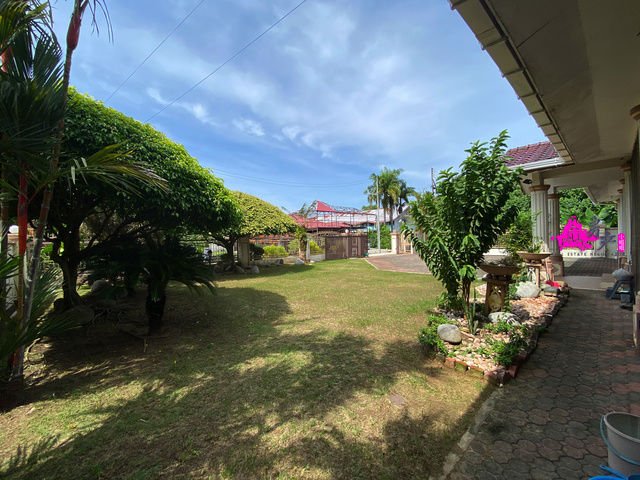 Tanjung aru Nice Garden Big Carporch Bangolow For Sale image