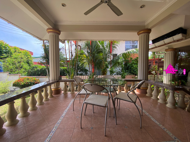 Tanjung aru Nice Garden Big Carporch Bangolow For Sale image