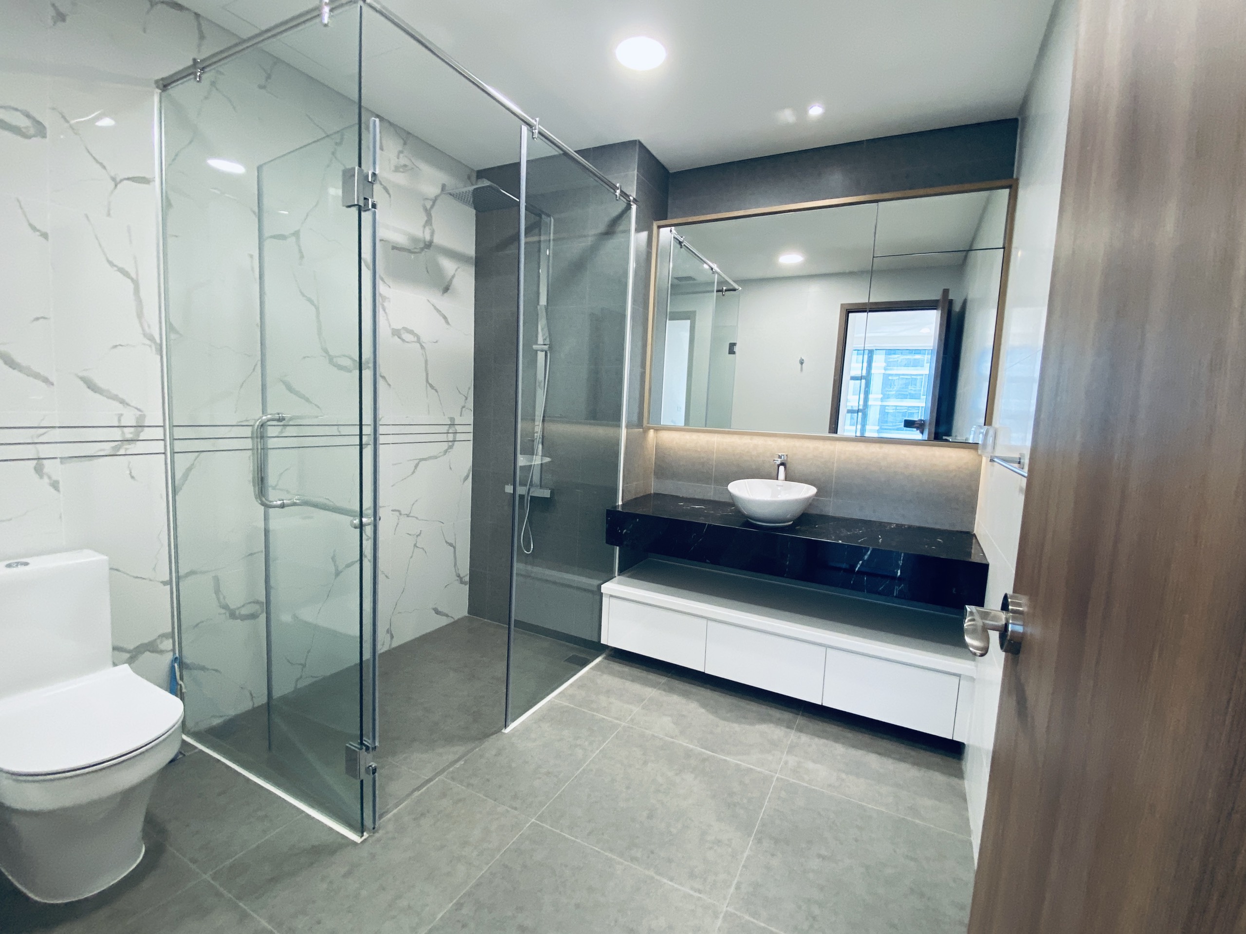 SUNWAH PEARL - BINH THANH DISTRICT, 2 BEDROOM, FULLY FURNISHED, FACILITIES VIEW image