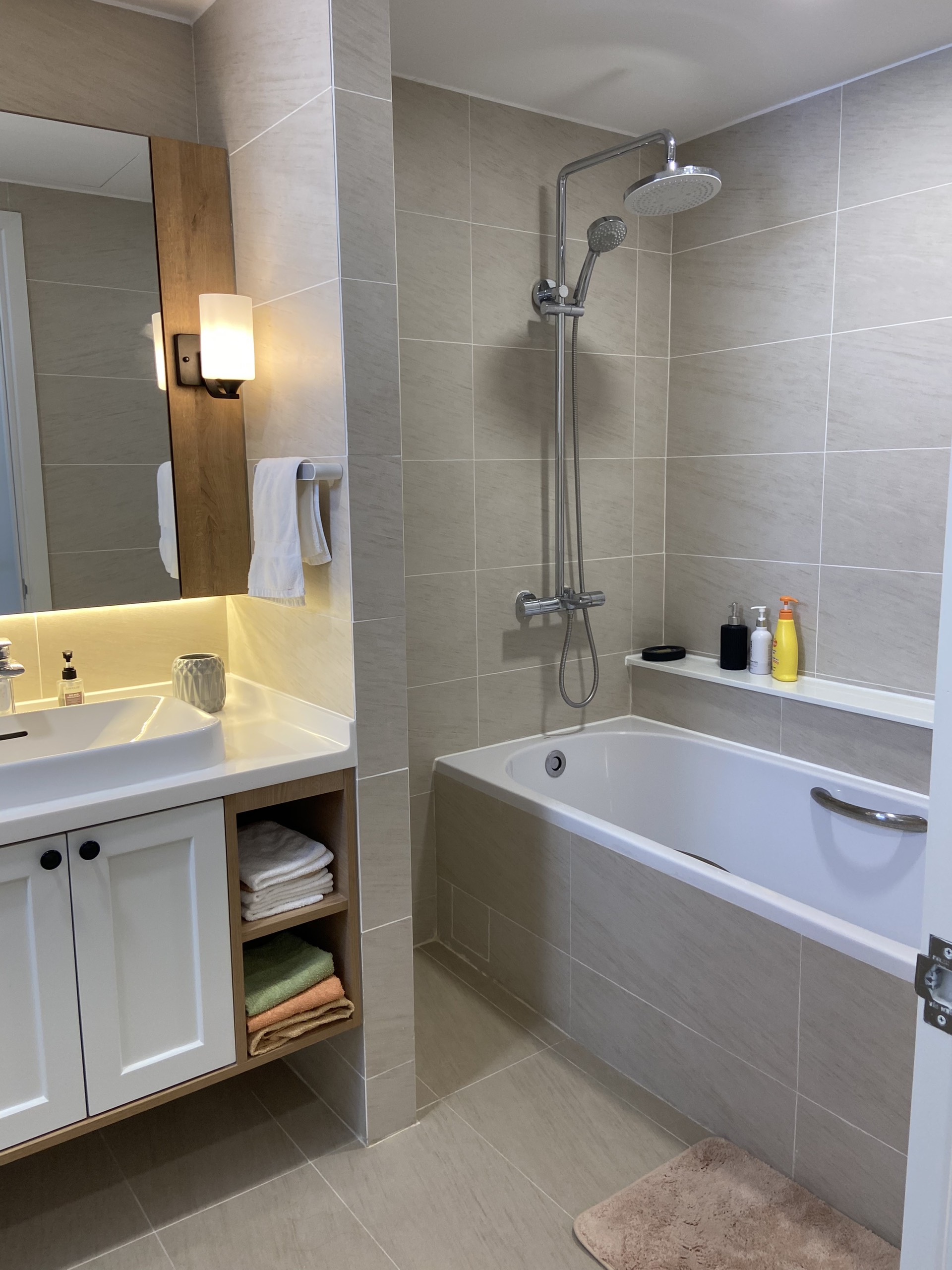 THE VIEW, 3 BEDROOMS, FULLY FURNISHED, SWIMMING POOL & PHU MY HUNG VIEW image