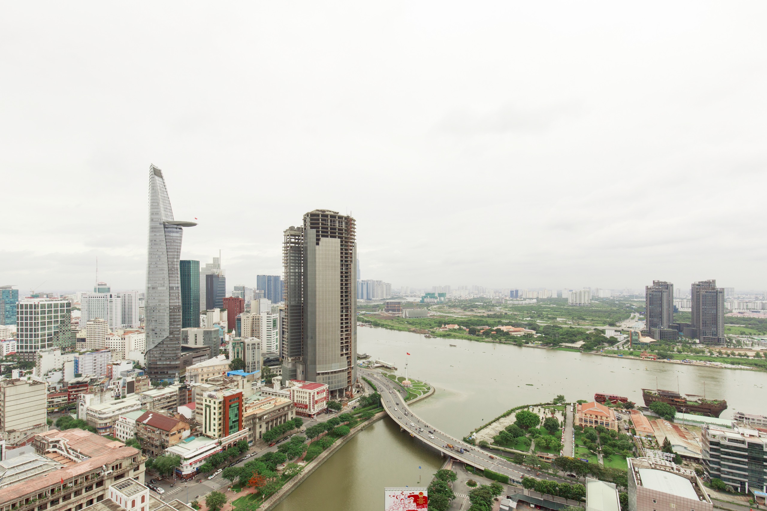 SAIGON ROYAL, 2BEDROOMS, FULLY FURNISHED, RIVER VIEW BITEXCO & LANDMARK81 VIEW image