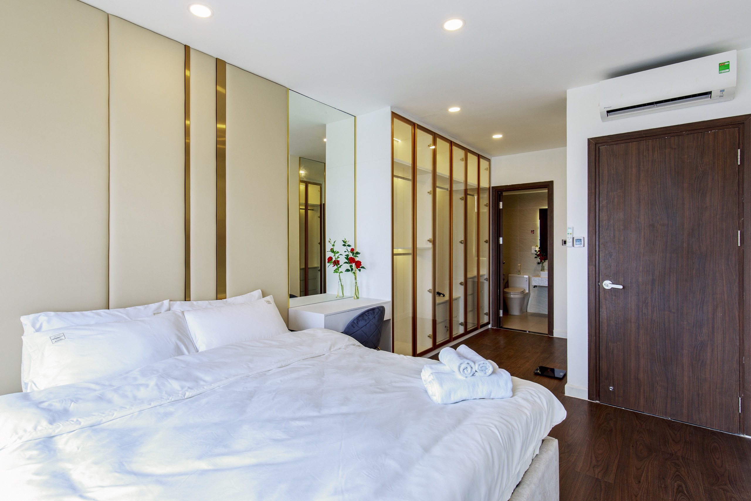 SAIGON ROYAL, 2BEDROOMS, FULLY FURNISHED, RIVER VIEW BITEXCO & LANDMARK81 VIEW image