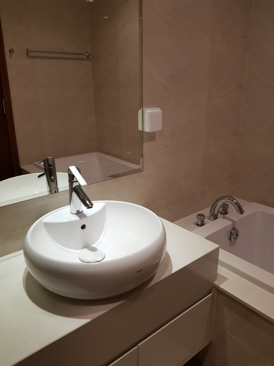 VINHOMES CENTRAL PARK, 3 BEDROOMS, FULLY FURNISHED, NICE VIEW image