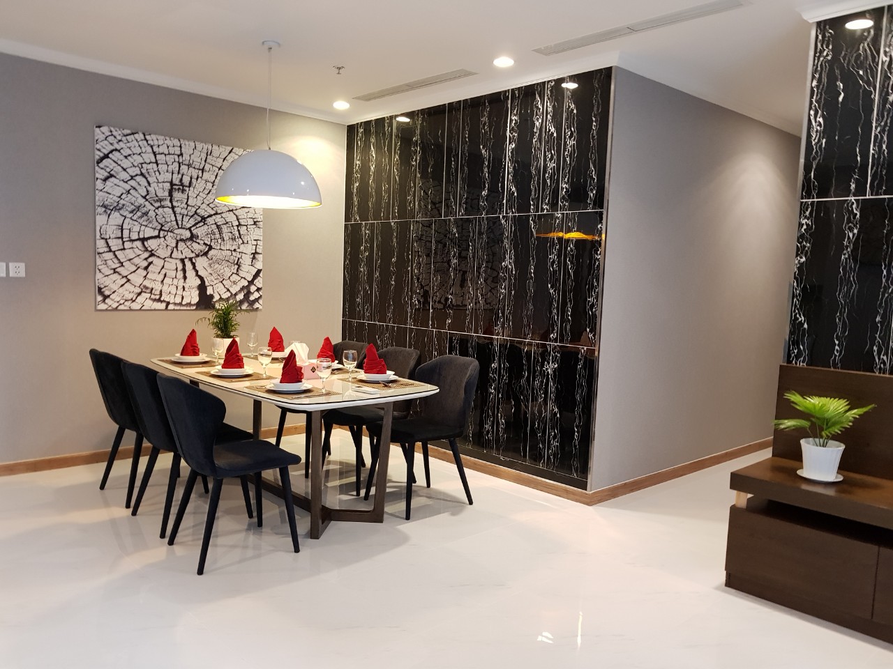 VINHOMES CENTRAL PARK, 3 BEDROOMS, FULLY FURNISHED, NICE VIEW image