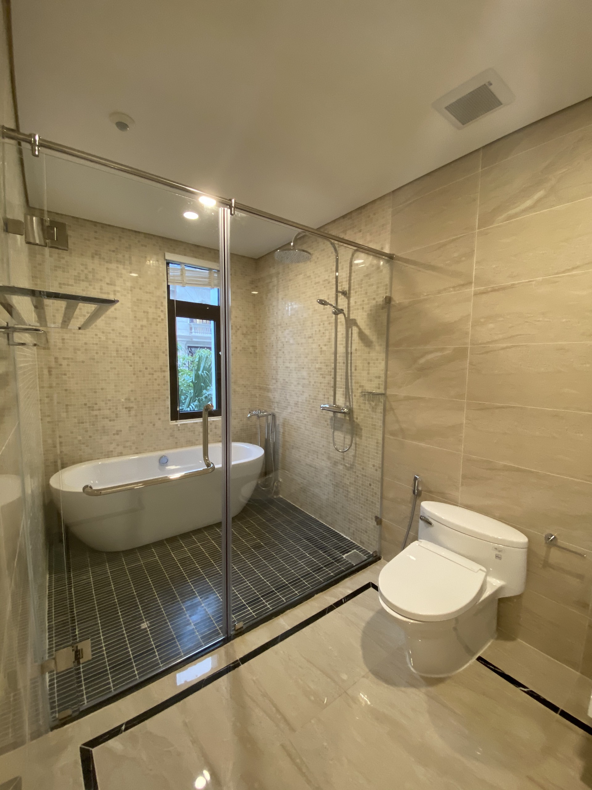 BIỆT THỰ ĐƠN LẬP GÓC VINHOMES CENTRAL PARK, FULL NỘI THẤT, 316M2 image