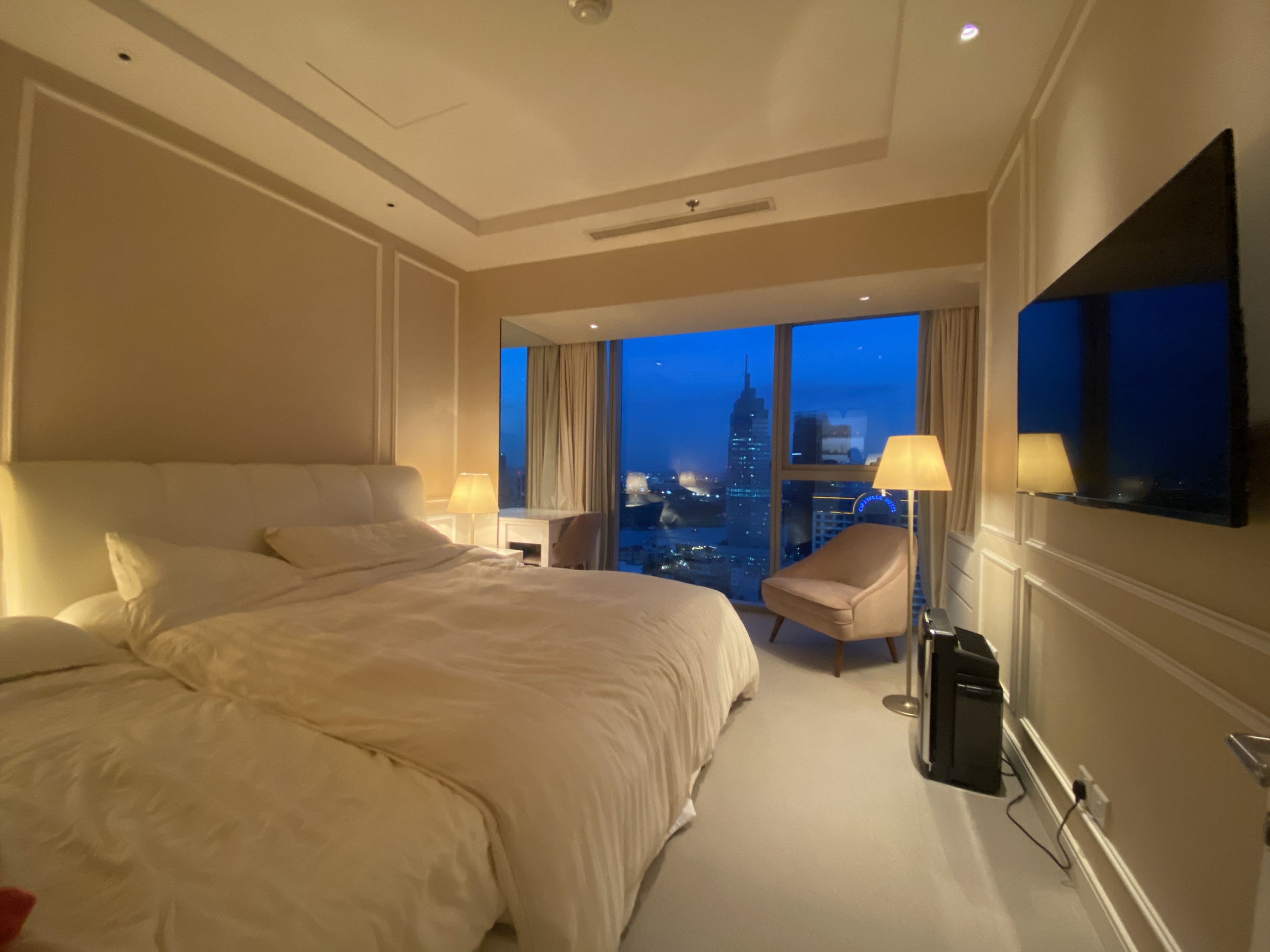 VINCOM ĐỒNG KHỞI, 3 PHÒNG NGỦ, FULL NỘI THẤT CAO CẤP, VIEW BITEXCO, SÔNG VÀ THỦ THIÊM image