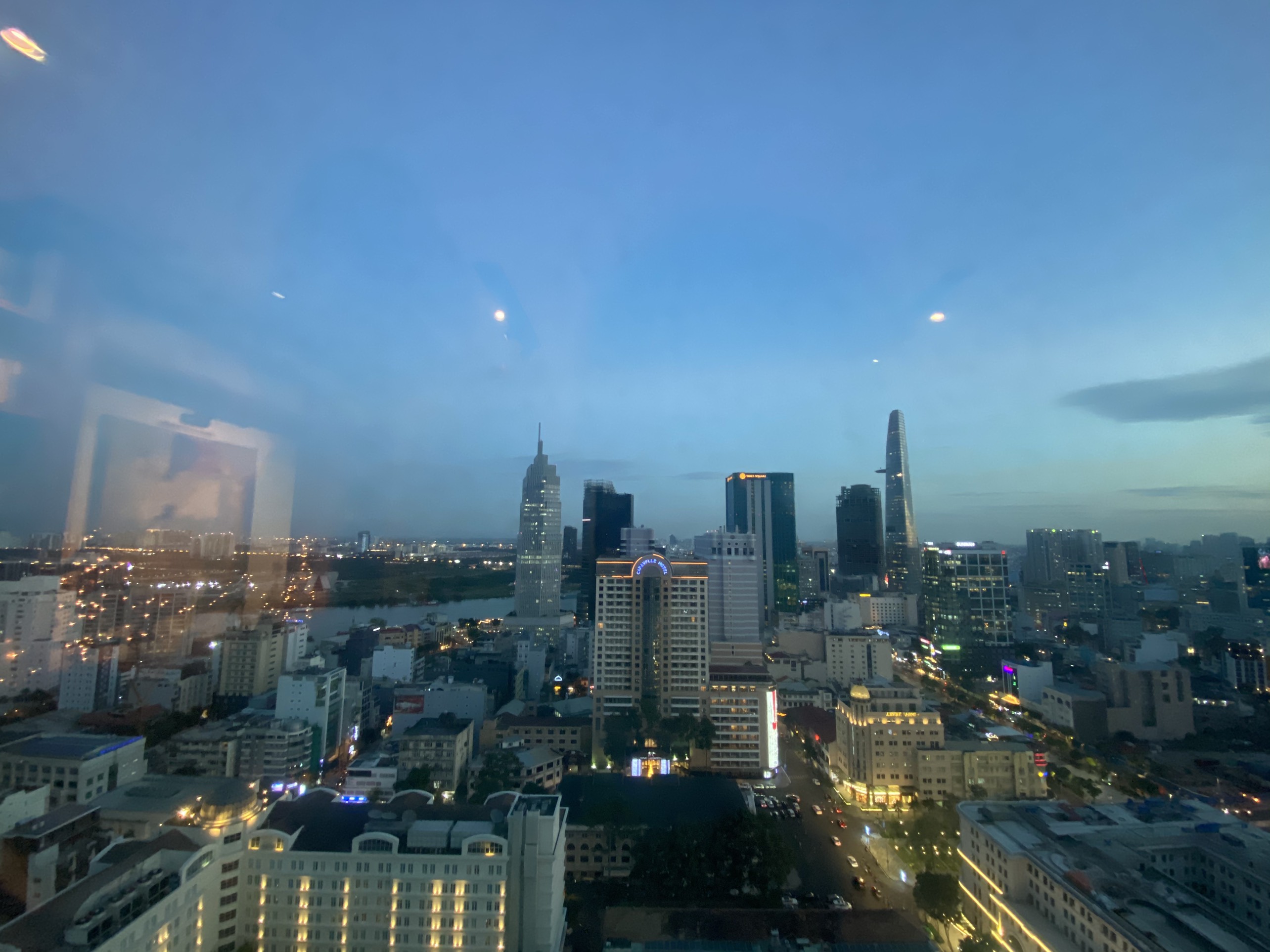 VINCOM ĐỒNG KHỞI, 3 PHÒNG NGỦ, FULL NỘI THẤT CAO CẤP, VIEW BITEXCO, SÔNG VÀ THỦ THIÊM image