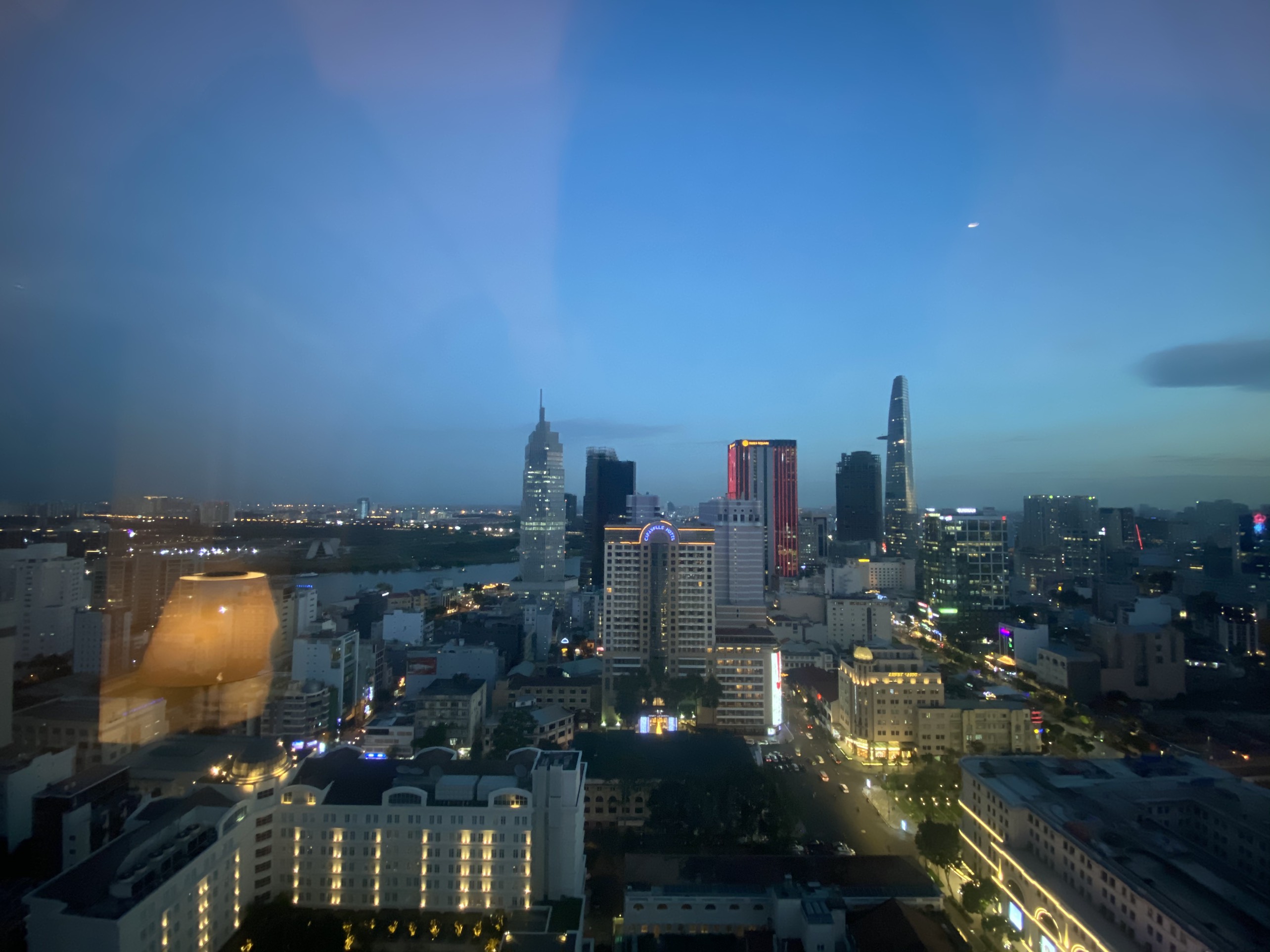 VINCOM ĐỒNG KHỞI, 3 PHÒNG NGỦ, FULL NỘI THẤT CAO CẤP, VIEW BITEXCO, SÔNG VÀ THỦ THIÊM image