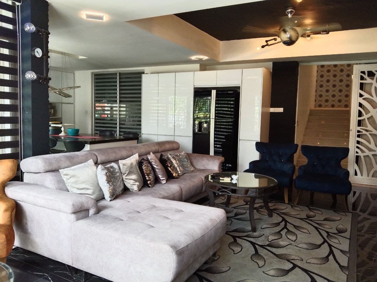 3.5 STOREY CORNER LOT SEMI D HOUSE TAMAN SAUJANA PALMA, KAJANG SELANGOR image