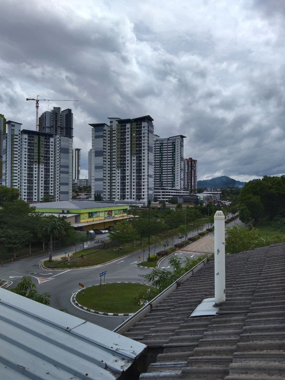 3.5 STOREY CORNER LOT SEMI D HOUSE TAMAN SAUJANA PALMA, KAJANG SELANGOR image