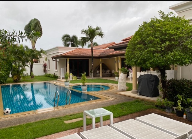 Spacious 4 Bedroom Family Home with Private Pool for Sale(SUC-1013)