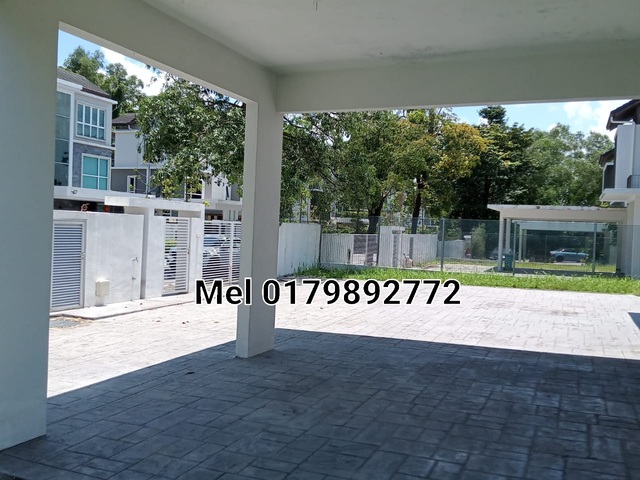 2.5 STOREY BUNGALOW IN BUKIT MERTAJAM , EXCLUSIVE AREA, GATED AND GUARDED image