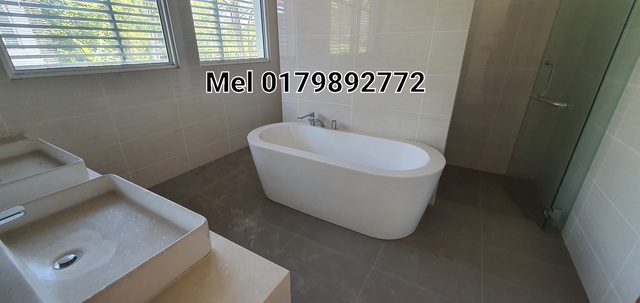 2.5 STOREY BUNGALOW IN BUKIT MERTAJAM , EXCLUSIVE AREA, GATED AND GUARDED image