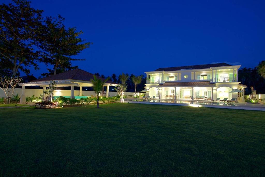 Luxury Unique Beach Front Villa In Natai (SUC-1017) image