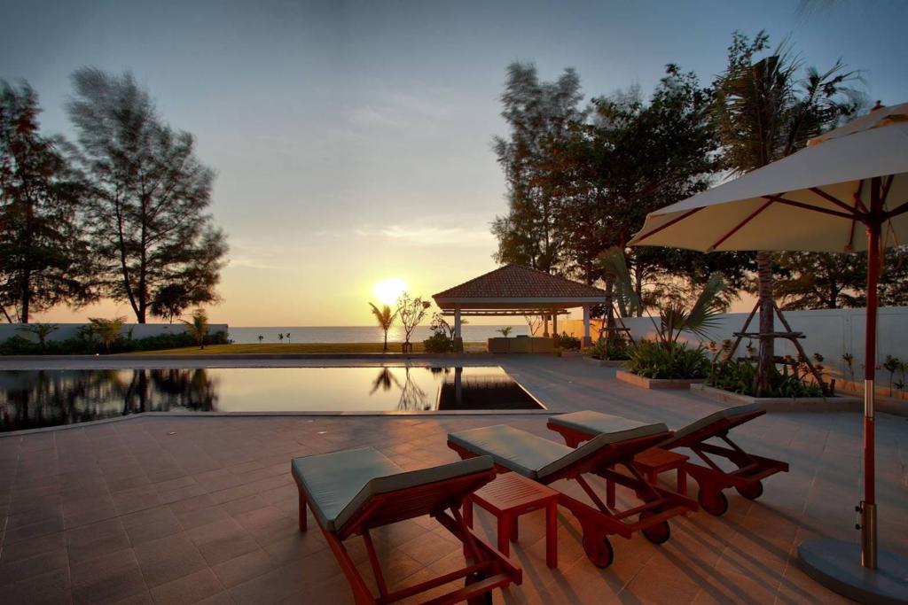 Luxury Unique Beach Front Villa In Natai (SUC-1017) image