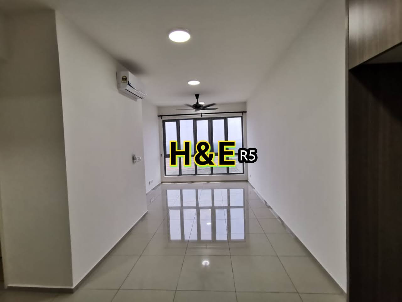 Gravit8 condominium Klang image