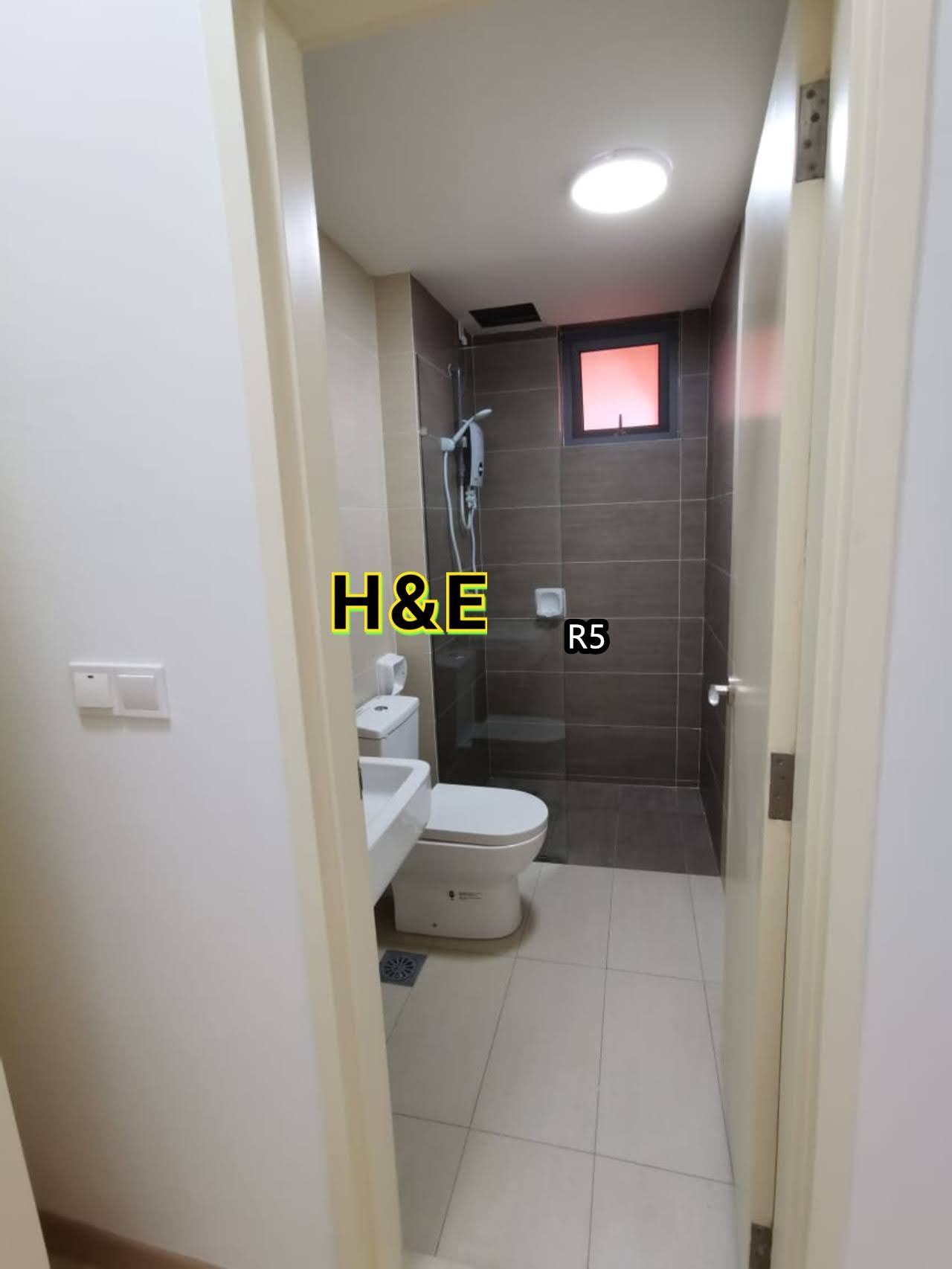 Gravit8 condominium Klang image