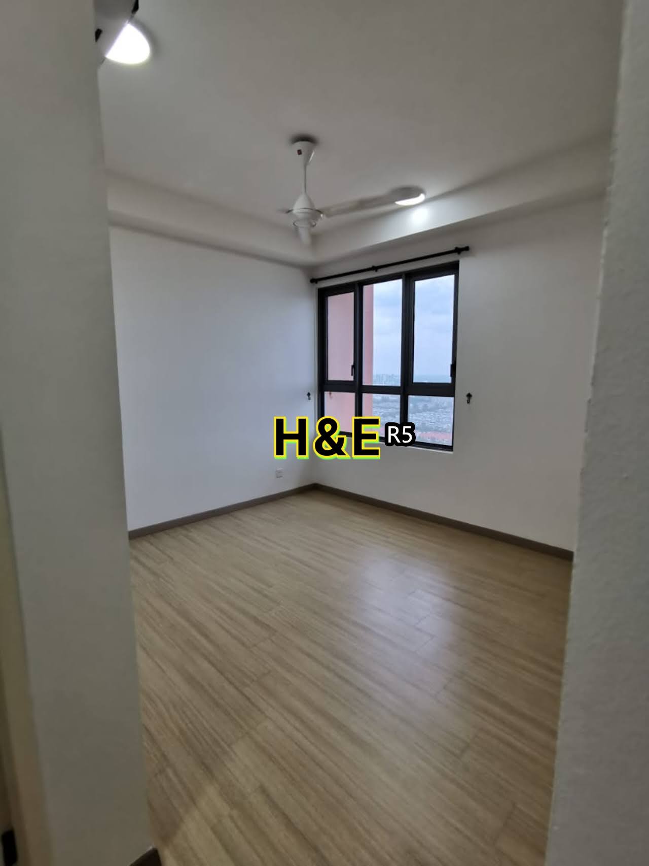 Gravit8 condominium Klang image