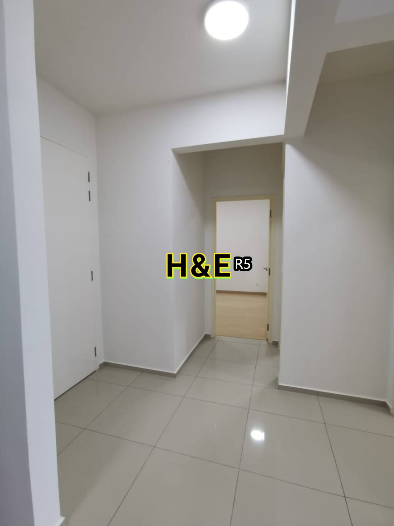 Gravit8 condominium Klang image