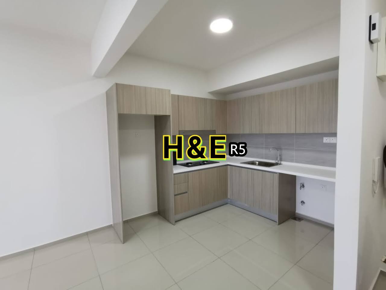Gravit8 condominium Klang image