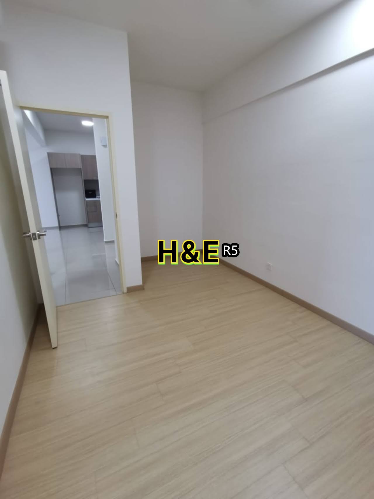 Gravit8 condominium Klang image