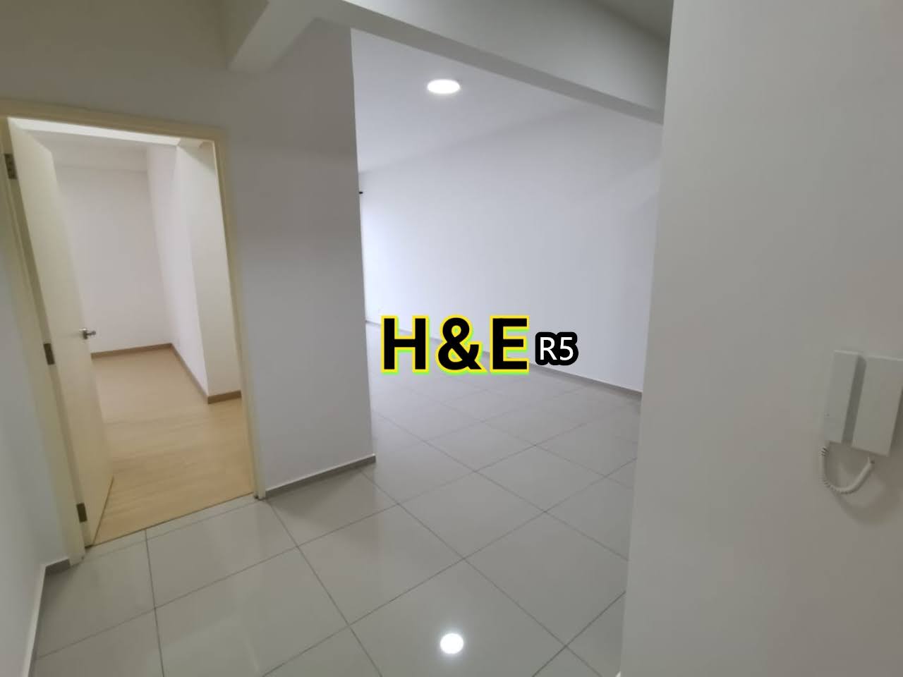 Gravit8 condominium Klang image