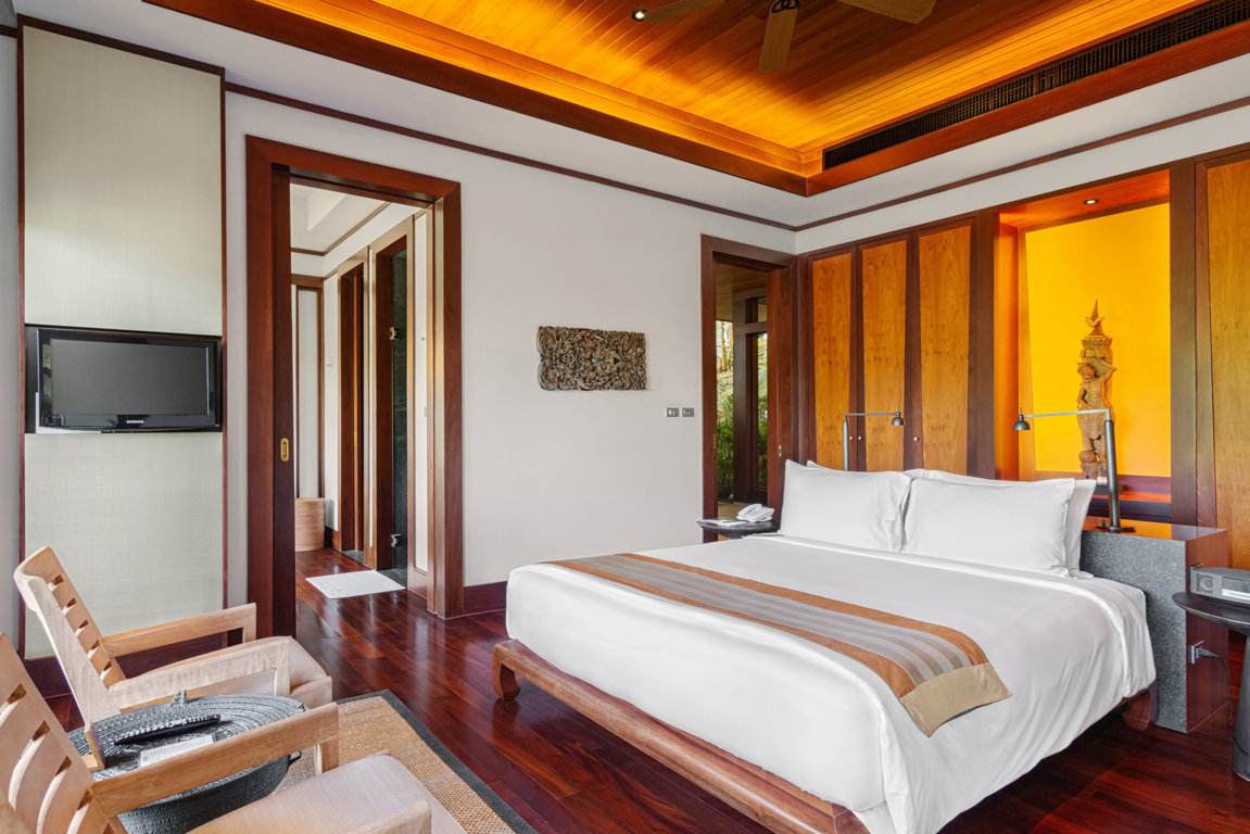 WELL-PRICED MULTI-AWARD-WINNING 6-BEDROOM RESORT VILLA ON PHUKET’S WEST COAST (SUC-1023) image