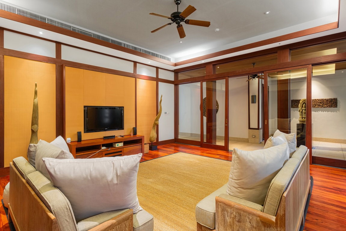 WELL-PRICED MULTI-AWARD-WINNING 6-BEDROOM RESORT VILLA ON PHUKET’S WEST COAST (SUC-1023) image