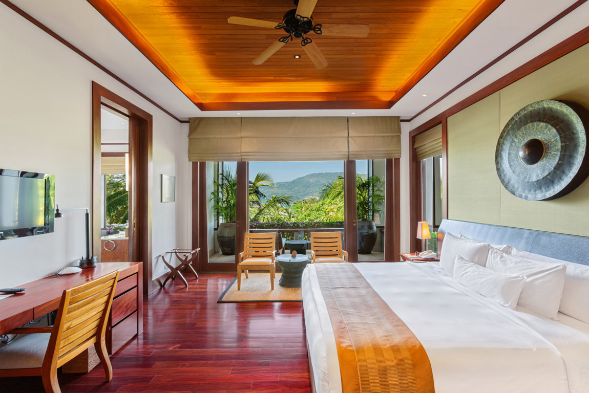 WELL-PRICED MULTI-AWARD-WINNING 6-BEDROOM RESORT VILLA ON PHUKET’S WEST COAST (SUC-1023) image