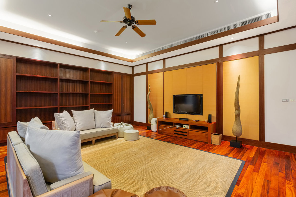 WELL-PRICED MULTI-AWARD-WINNING 6-BEDROOM RESORT VILLA ON PHUKET’S WEST COAST (SUC-1023) image