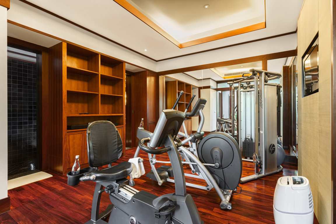 WELL-PRICED MULTI-AWARD-WINNING 6-BEDROOM RESORT VILLA ON PHUKET’S WEST COAST (SUC-1023) image