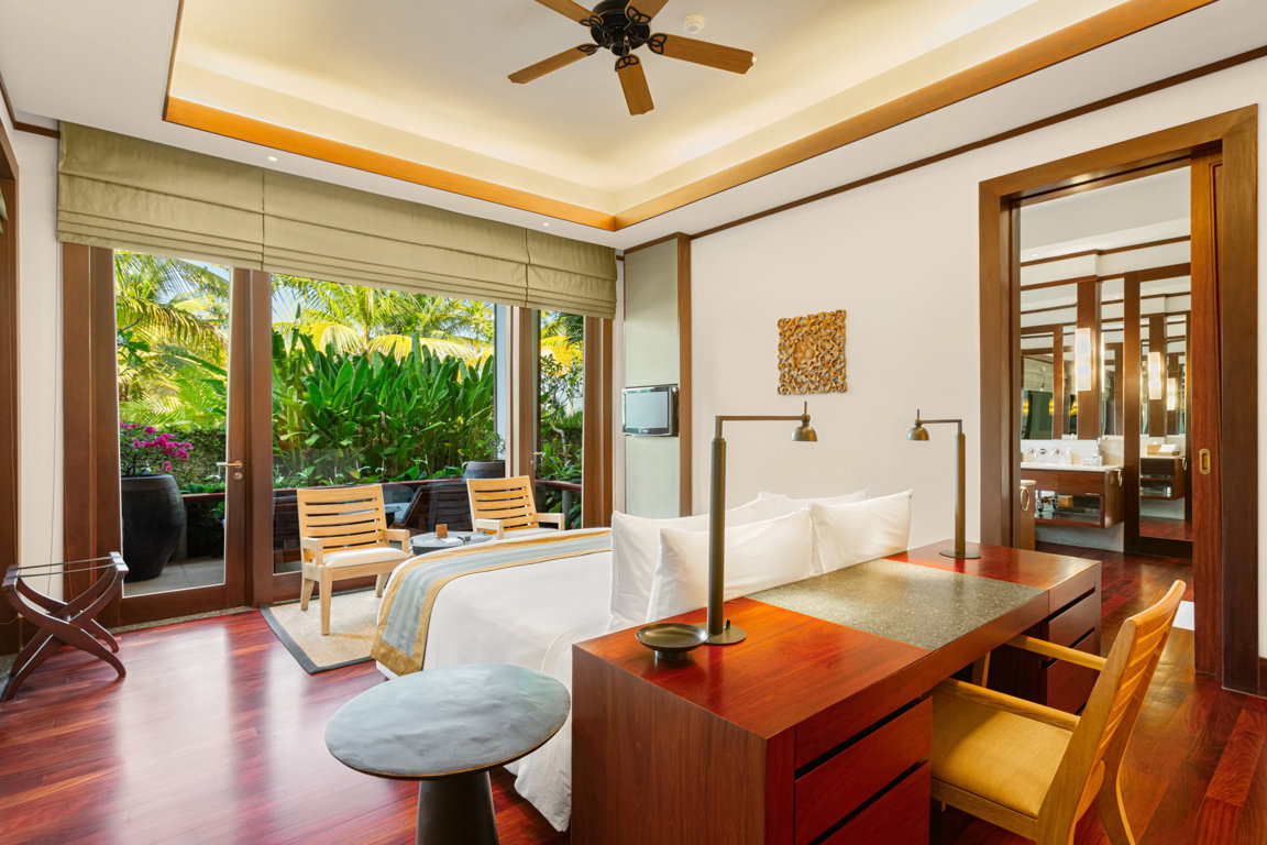WELL-PRICED MULTI-AWARD-WINNING 6-BEDROOM RESORT VILLA ON PHUKET’S WEST COAST (SUC-1023) image