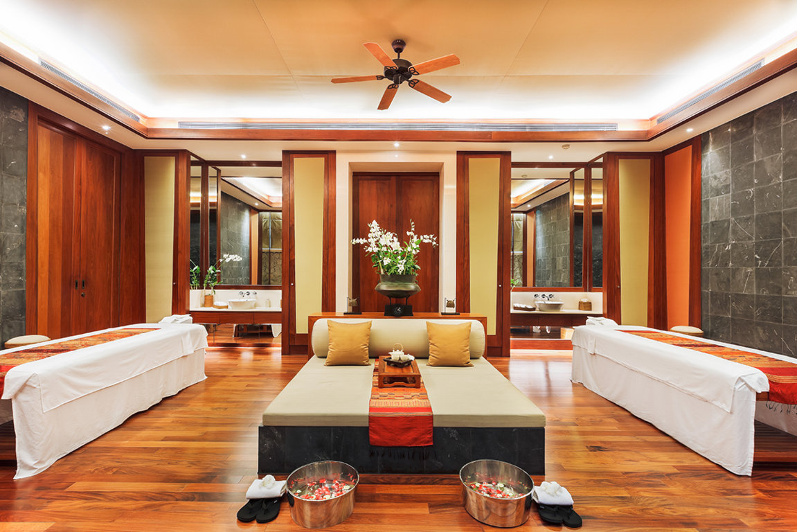 WELL-PRICED MULTI-AWARD-WINNING 6-BEDROOM RESORT VILLA ON PHUKET’S WEST COAST (SUC-1023) image