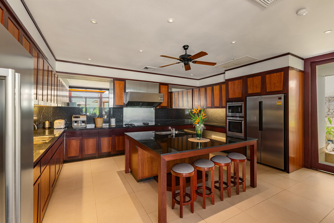 WELL-PRICED MULTI-AWARD-WINNING 6-BEDROOM RESORT VILLA ON PHUKET’S WEST COAST (SUC-1023) image