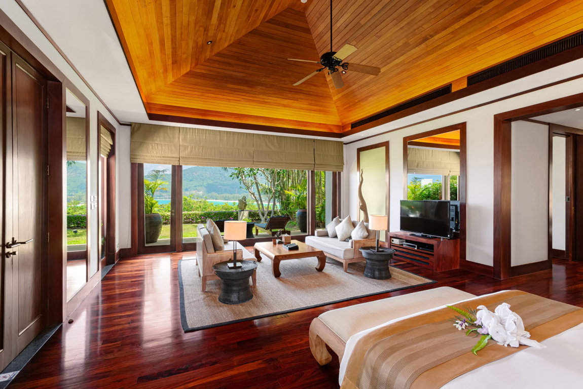 WELL-PRICED MULTI-AWARD-WINNING 6-BEDROOM RESORT VILLA ON PHUKET’S WEST COAST (SUC-1023) image