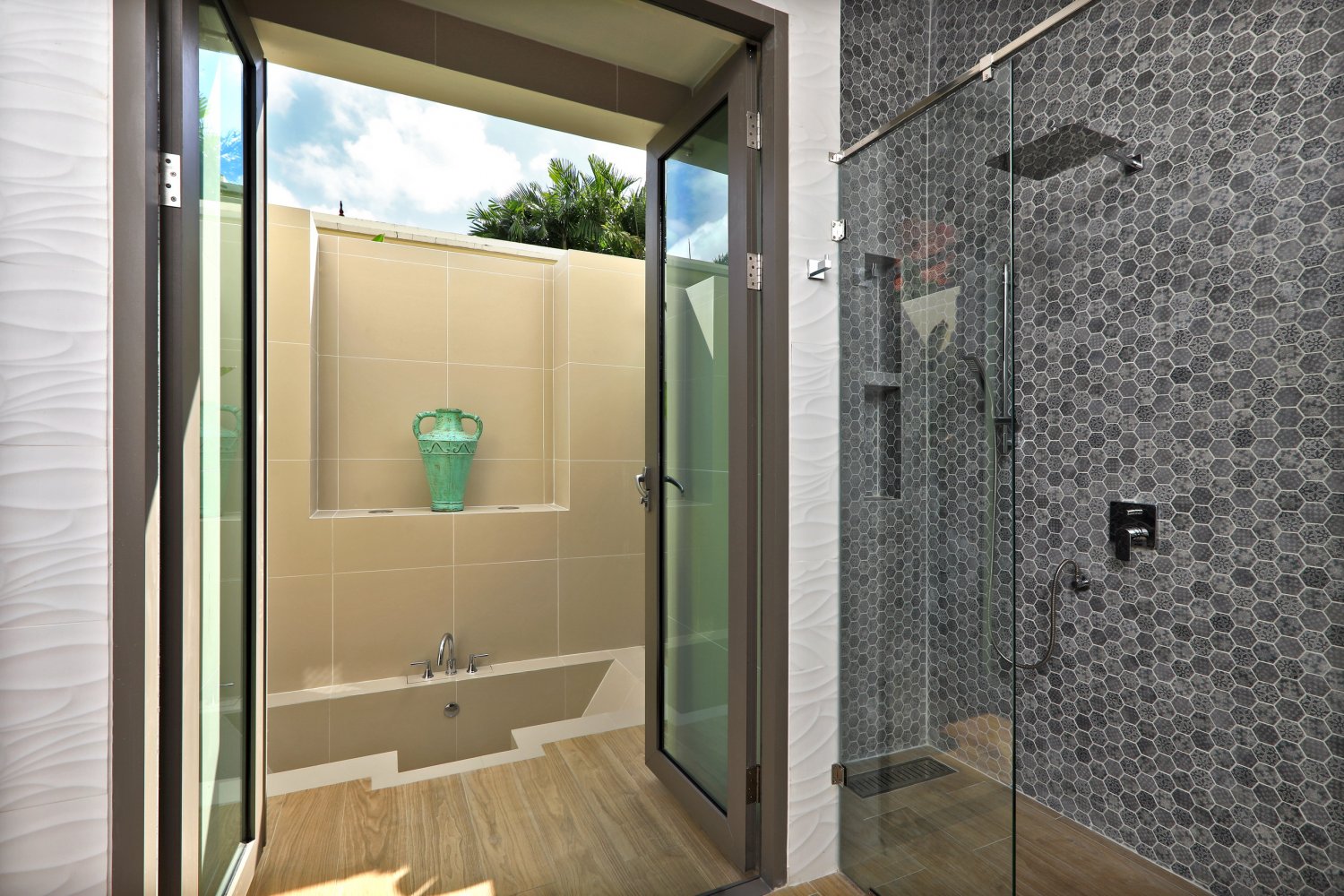 Exclusive 5-bedroom villa, with pool view in Sai Taan project (SUC-1031) image