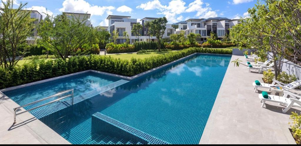 3 Bedroom 3-storey townhouse in Laguna Park (SUD-1032) image