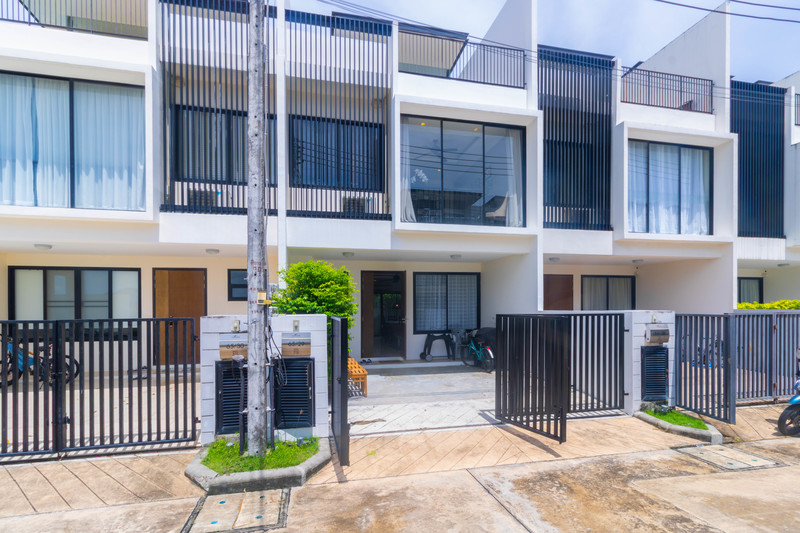 3 Bedroom 3-storey townhouse in Laguna Park (SUD-1032)
