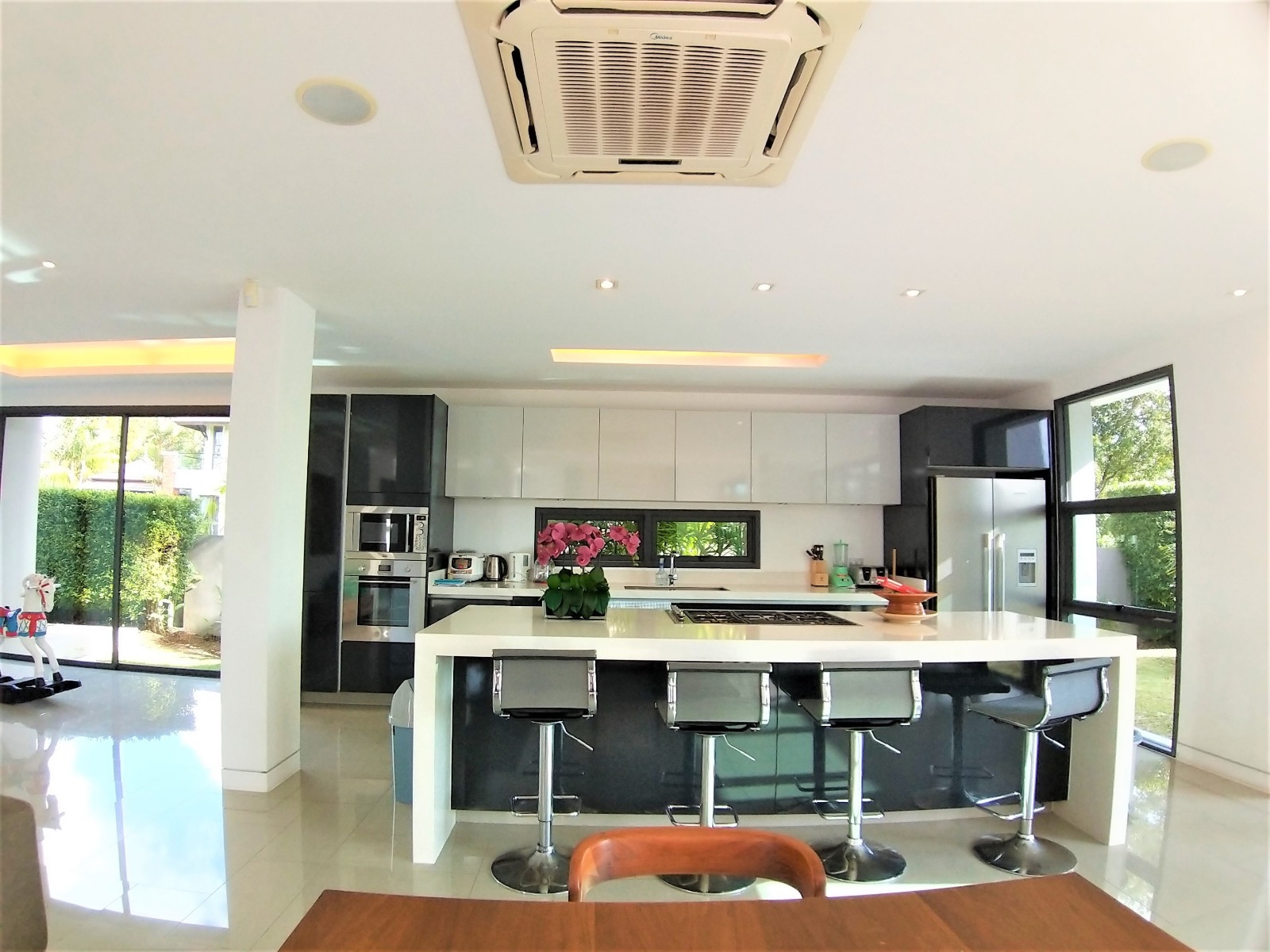 Luxury modern two-storey lake view pool villa in Laguna Homes (SUC-1057) image