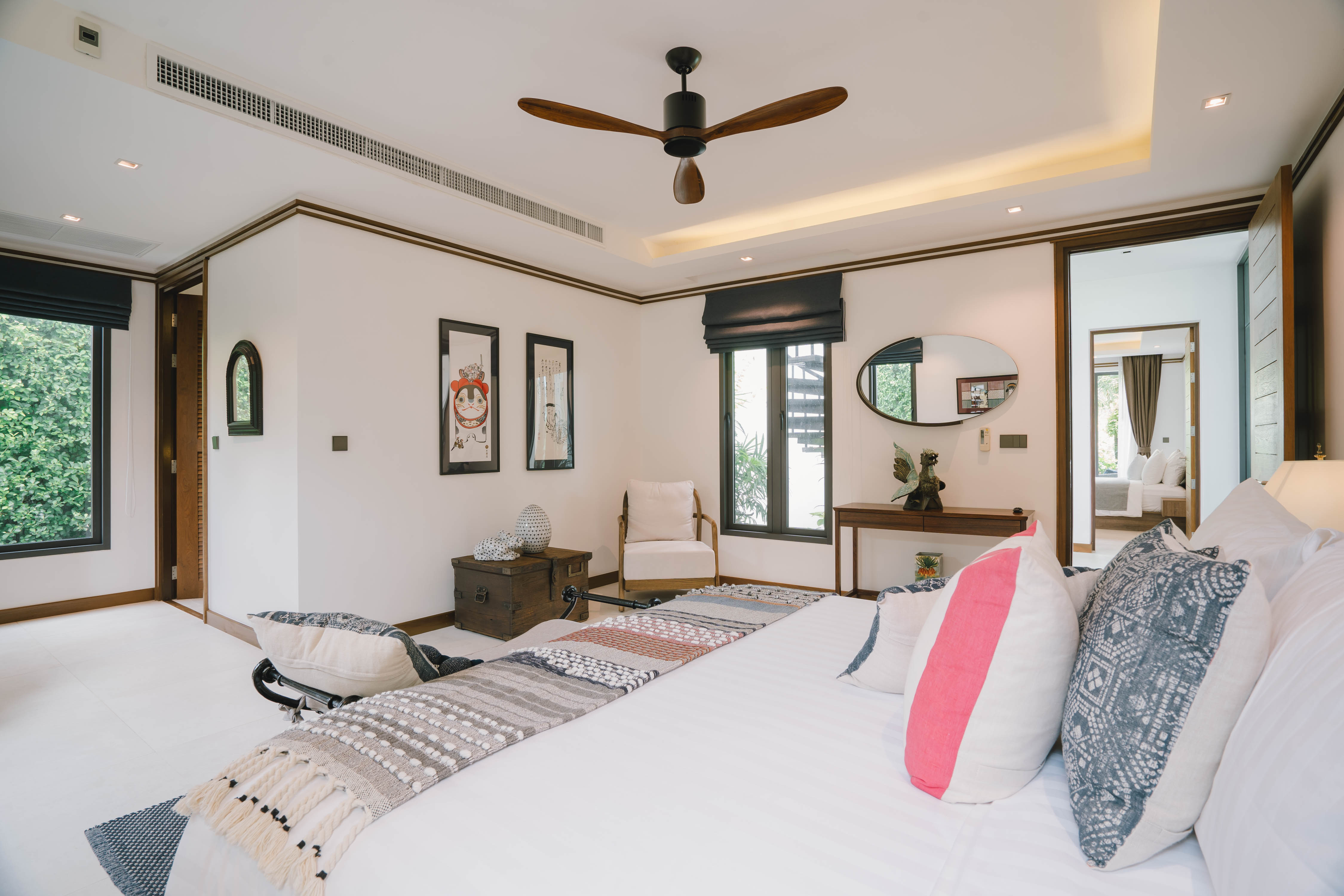 Outstanding, contemporary lakeview 4-Bedrooms pool villa (SUC-1064) image