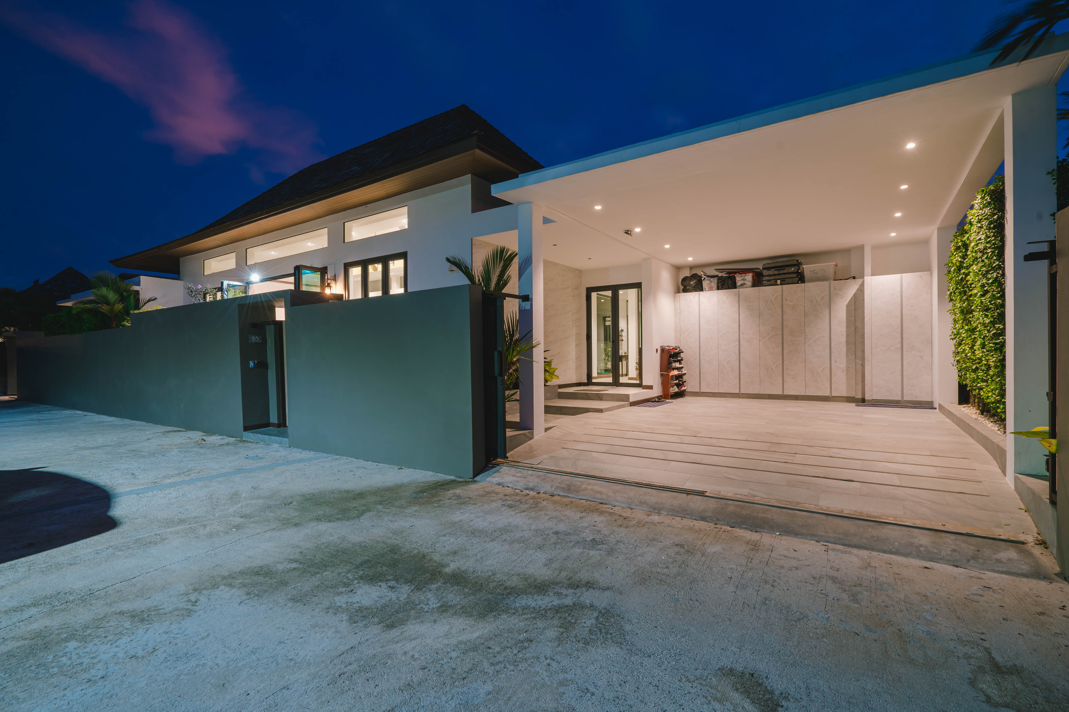 Outstanding, contemporary lakeview 4-Bedrooms pool villa (SUC-1064) image