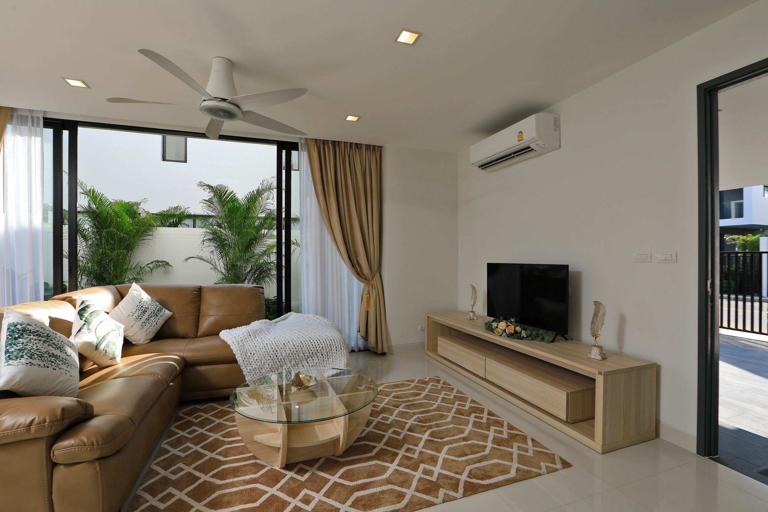 3 Bedroom 3-storey townhouse in Laguna Park (SUC-1067) image